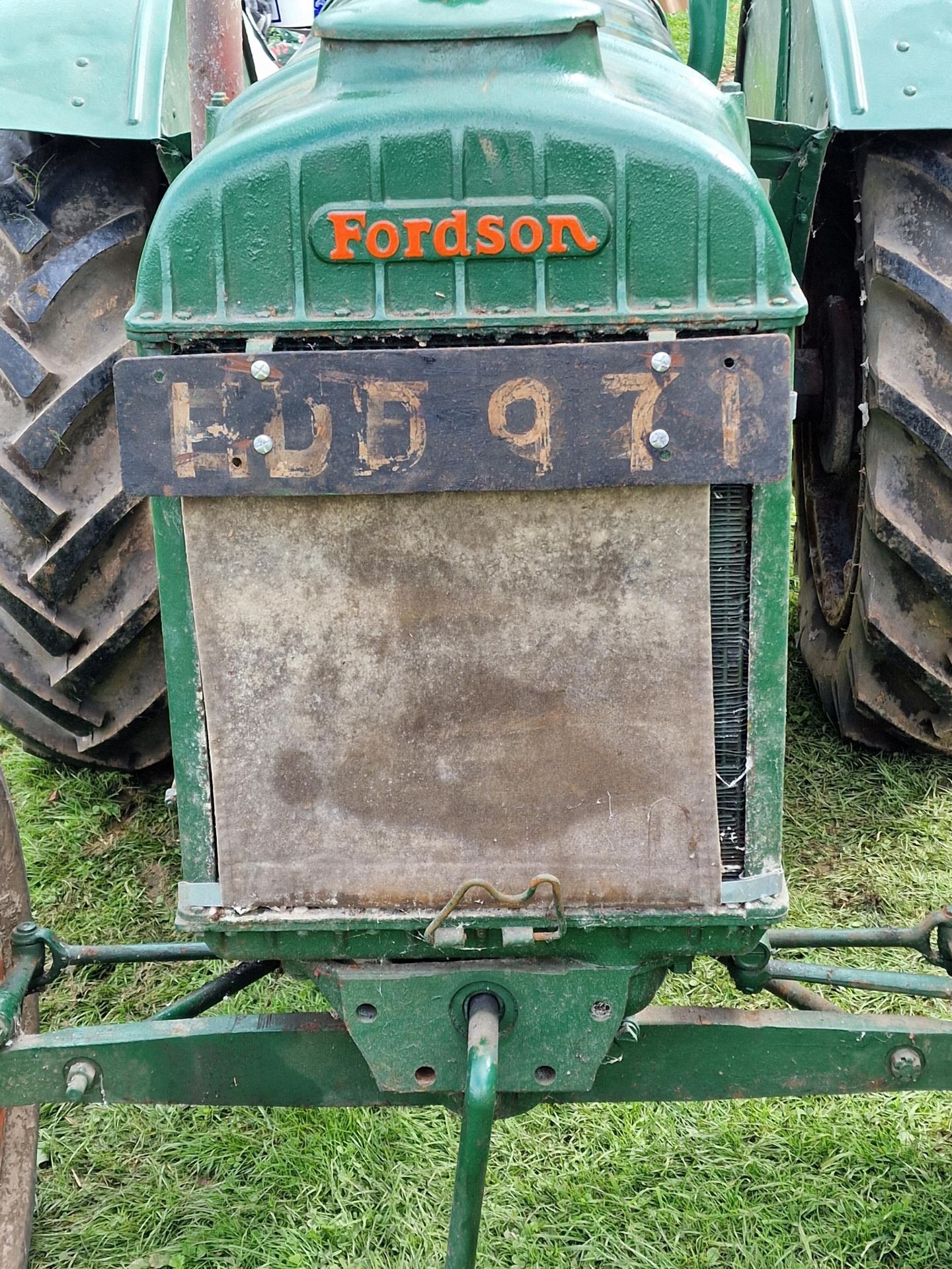 Vintage Fordson Standard green wide wing petrol/TVO powered tractor, starts and drives - Image 2 of 5