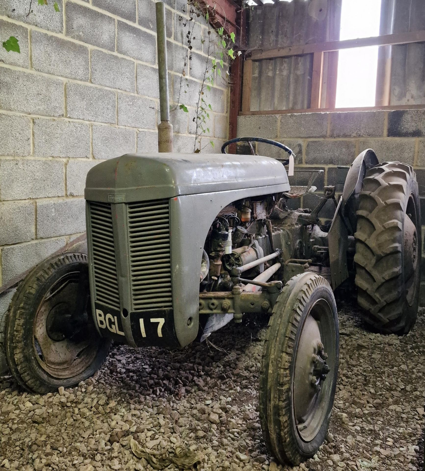 Vintage Ferguson T20 grey petrol/TVO powered tractor, needs a new battery but should start,