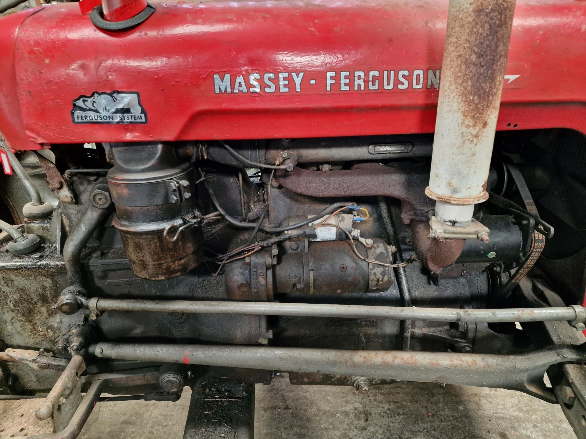 Vintage Massey Ferguson 35 grey and red diesel tractor, starts and runs with working hydraulics, - Image 4 of 6