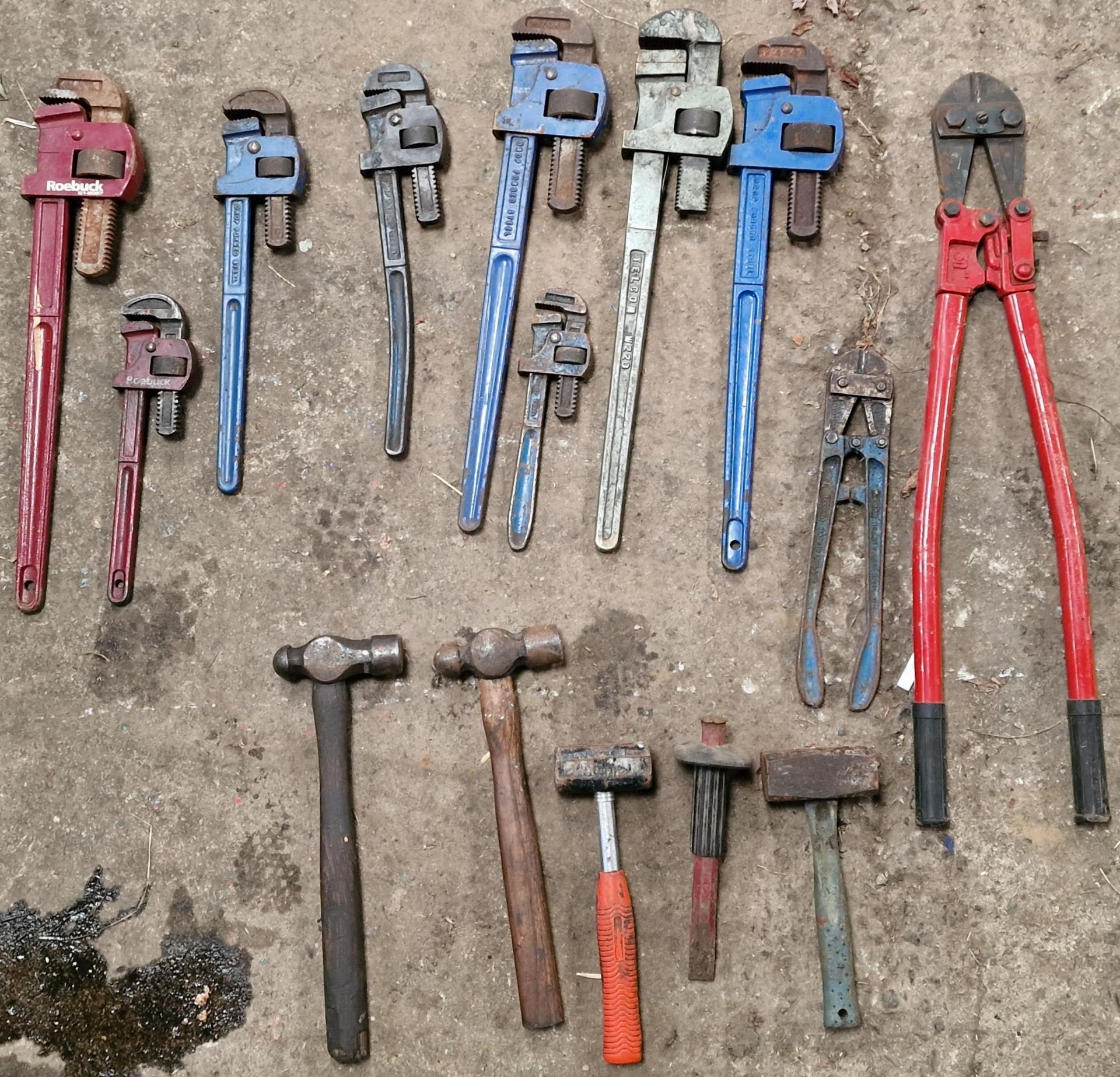 Collection of wrenches and other hand tools (15)`