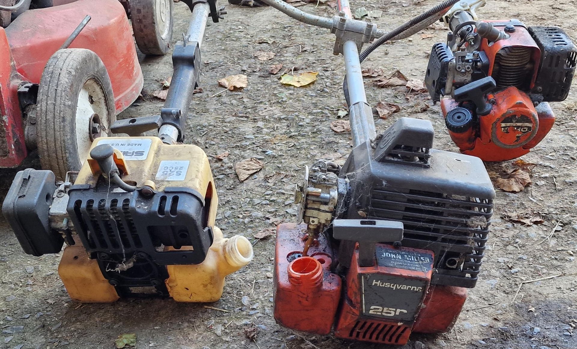 Mountfield mower together with a Husqvarna 25r strimmer plus two others (3) - Image 2 of 2