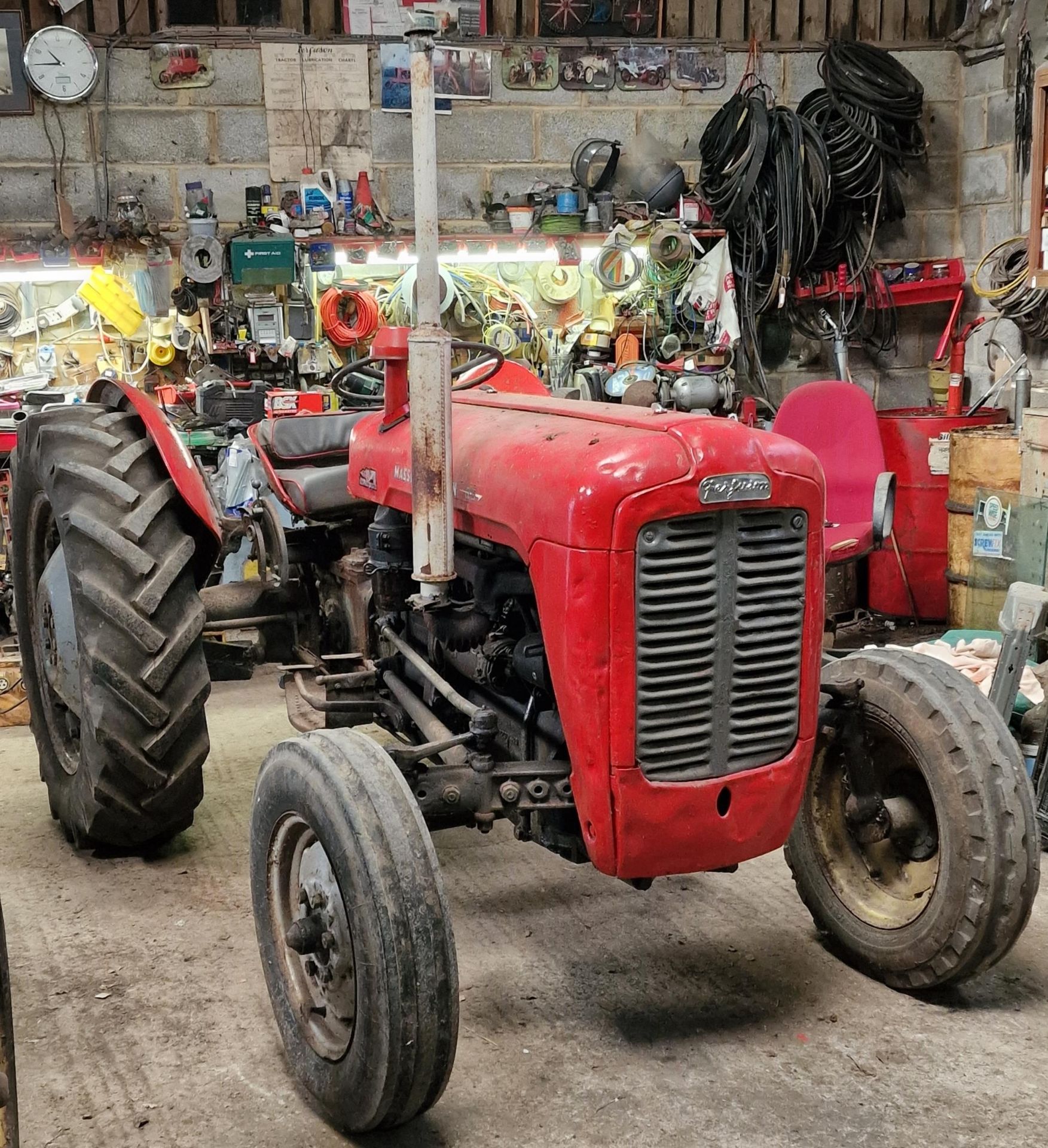 Vintage Massey Ferguson 35 grey and red diesel tractor, starts and runs with working hydraulics,