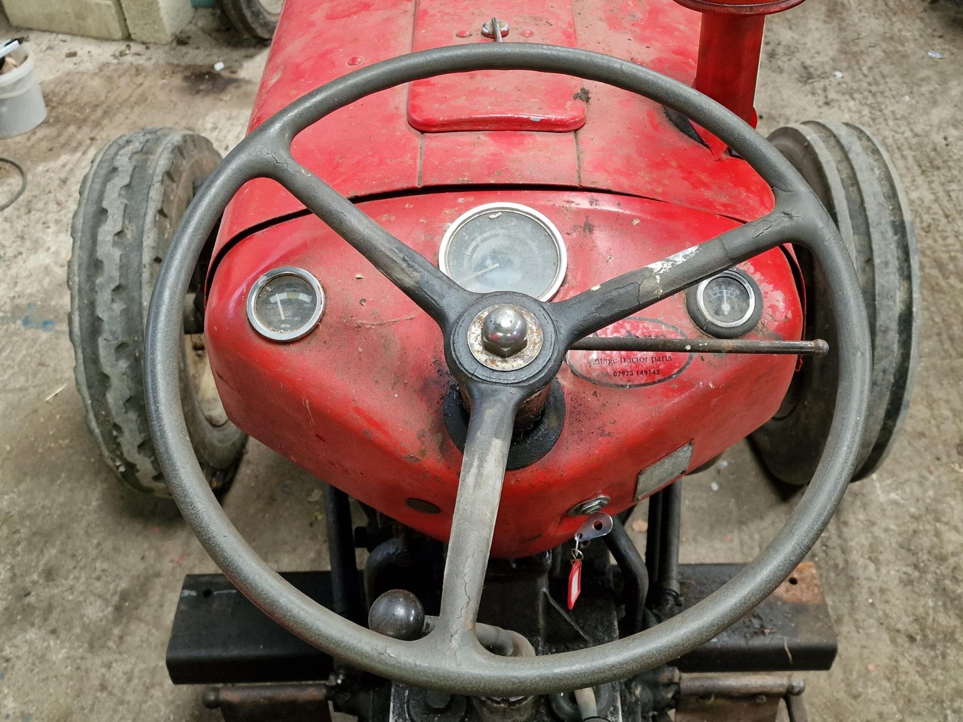 Vintage Massey Ferguson 35 grey and red diesel tractor, starts and runs with working hydraulics, - Image 6 of 6