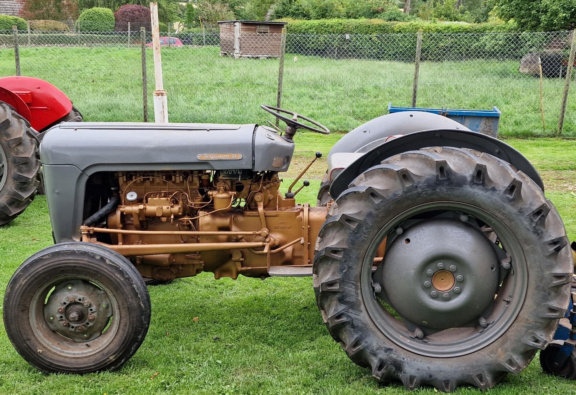 Vintage Ferguson 35 Grey and Gold diesel tractor, starts and drives with working hydraulics, in very - Image 3 of 6