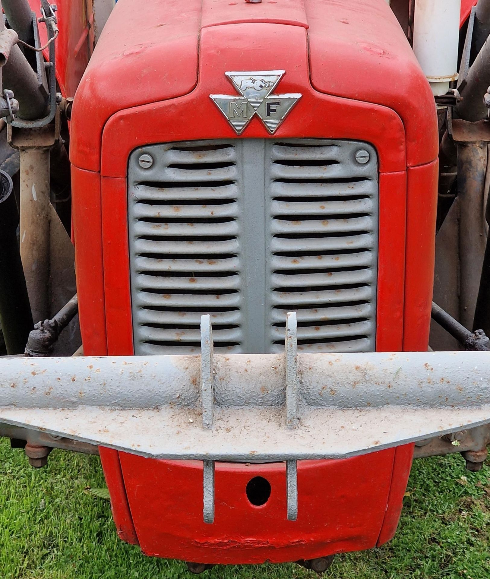 Vintage Massey Ferguson 35X red and grey diesel tractor, starts and drives with working - Image 4 of 7