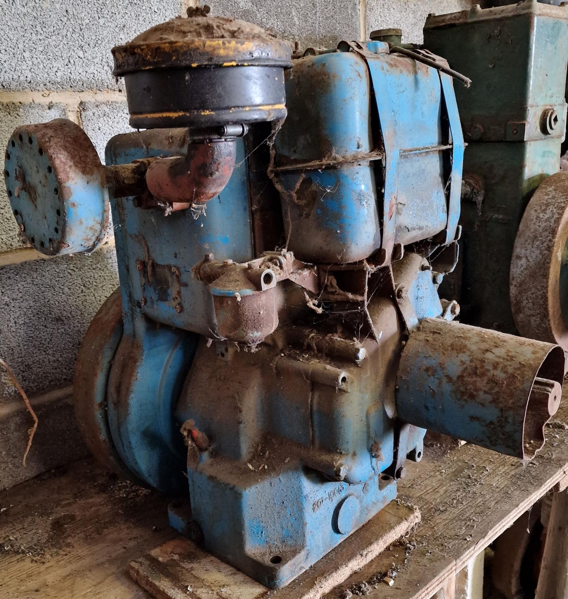 Vintage Lister stationary engine with blue painted finish - Bild 2 aus 2