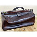 Vintage leather Gladstone bag, 47cm long