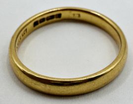 22ct wedding band, size K, 3.3g