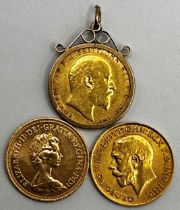 Three Sovereign coins, 1910, 1915 and 1979, the 1910 with 9ct mount (3)