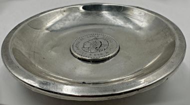 South American silver dish, centrally set with a 1948 silver Pesos, 13.5cm diameter, 3oz approx
