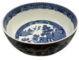 Wedgwood 'Willow' pattern blue and white ceramic fruit bowl, 21.5cm diamter