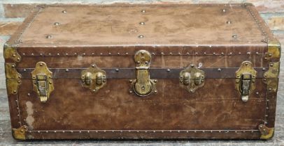 Vintage leather trunk with brass and studded detail, 37cm high x 101cm wide x 55.5cm deep