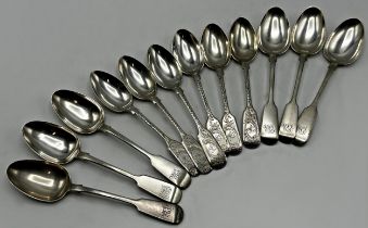 Set of six Edwardian bright cut silver teaspoons, maker John Round, Sheffield 1908, with a set of