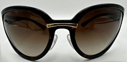 Prada Eyewear tortoiseshell Catwalk sunglasses featuring straight arms with curved tips, a brand
