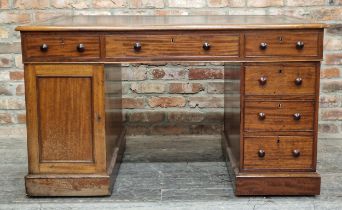 Good quality 19th century mahogany partners desk, fitted with an arrangement of drawers and