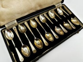 Cased set of twelve Art Deco style 1940s silver teaspoons, maker Harrison Brothers & Howson,