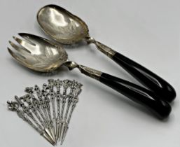 Pair of eastern '800' silver and horn salad servers, 26cm long with set on eleven African silver