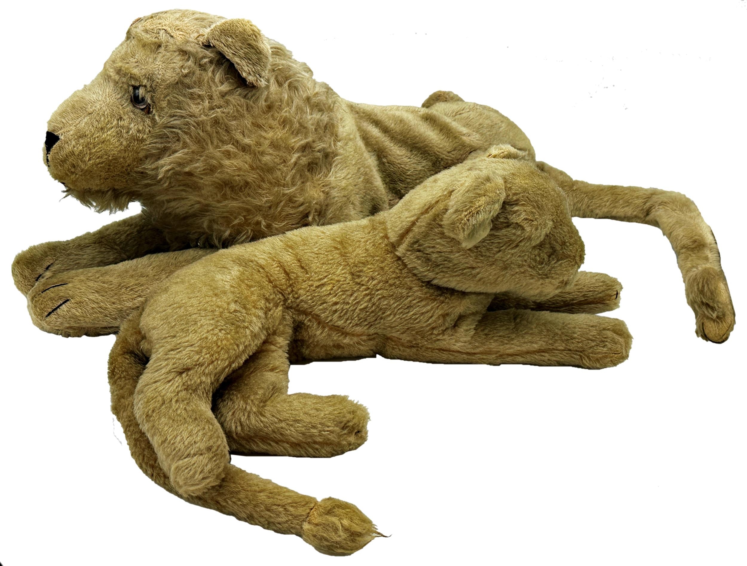 Vintage straw stuffed recumbent lion, tail to head 603cm, with a similar lioness (2) - Image 2 of 2