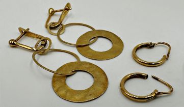 Pair of stylised vintage 9ct drop earrings, with a pair of 9ct hoop earrings, 5.2g (4)