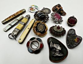 Mixed collection of brooches to include Scottish silver example and mourning brooch, silver Thaler
