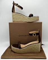 Gianvito Rossi braided leather espadrille wedge sandals in brown. Size 41. Brand new unworn