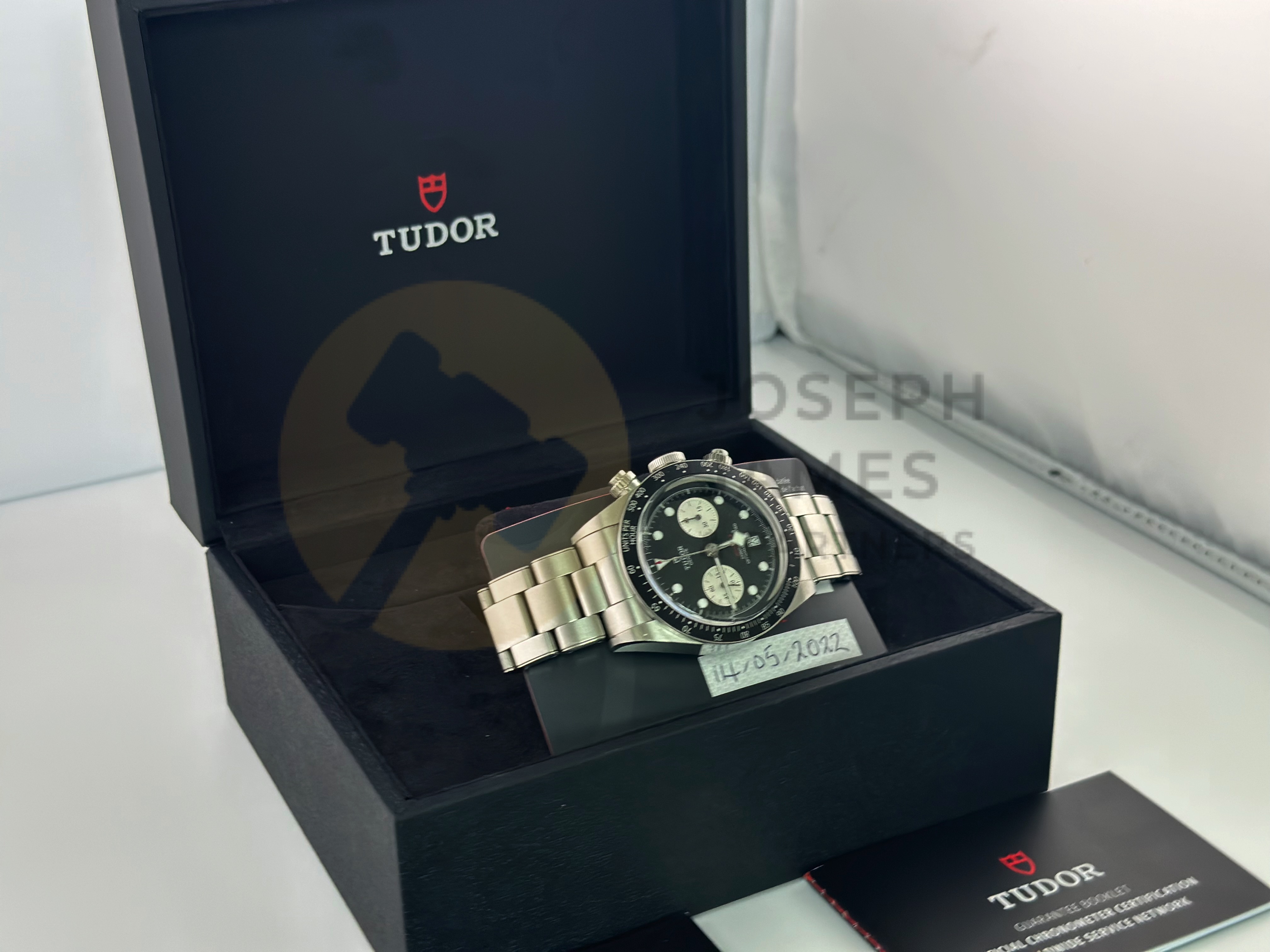 TUDOR BLACK BAY CHRONO 41mm - ALL STEEL WITH BLACK DIAL (MAY 2022) SATIN FINISH - COMPLETE SET - Image 14 of 15