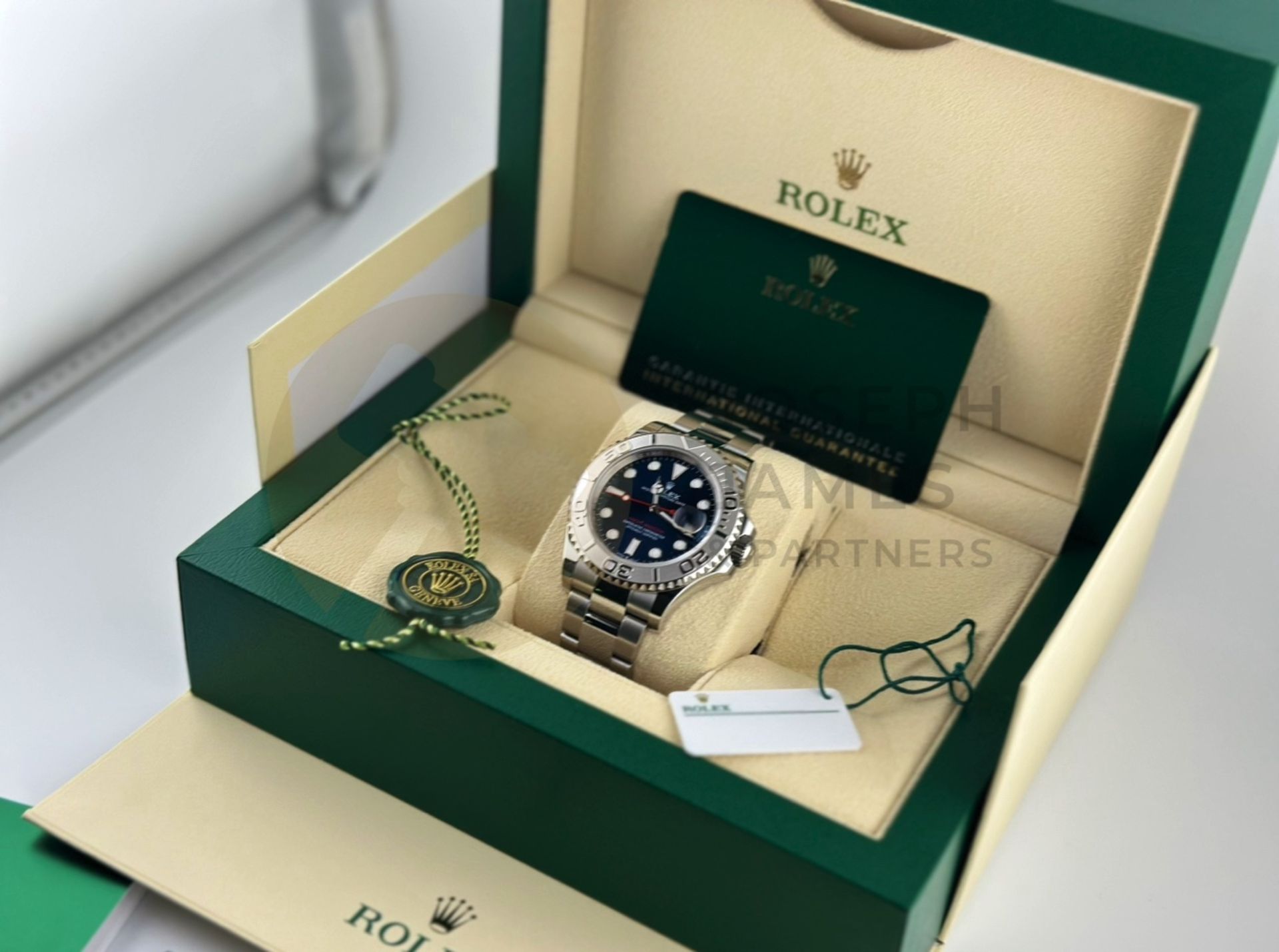 (ON SALE) ROLEX YACHT-MASTER *40MM PLATINUM & OYSTER STEEL* (AUGUST 2023 -UNWORN) *BRIGHT BLUE DIAL* - Image 5 of 48
