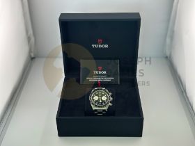 TUDOR BLACK BAY CHRONO 41mm - ALL STEEL WITH BLACK DIAL (MAY 2022) SATIN FINISH - COMPLETE SET