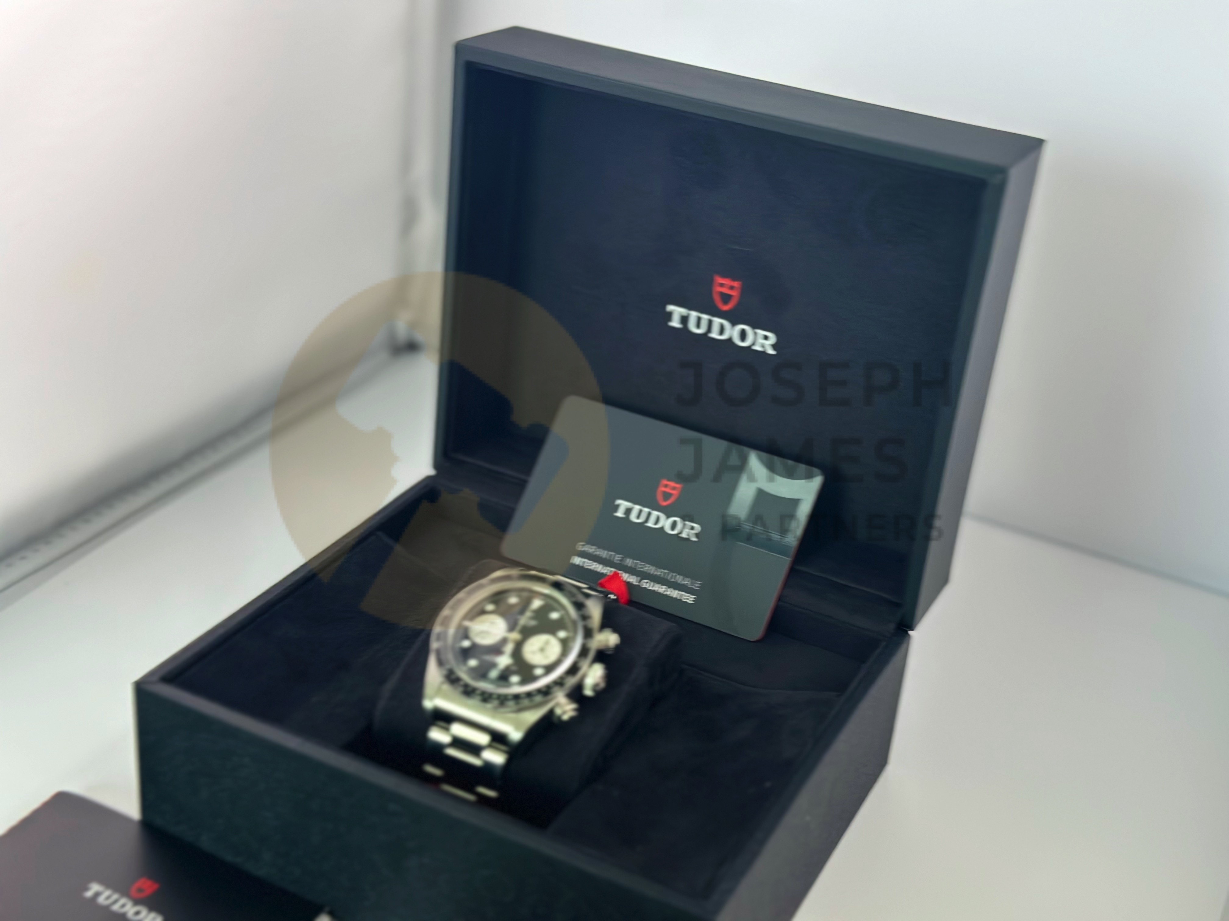 TUDOR BLACK BAY CHRONO 41mm - ALL STEEL WITH BLACK DIAL (MAY 2022) SATIN FINISH - COMPLETE SET - Image 9 of 15