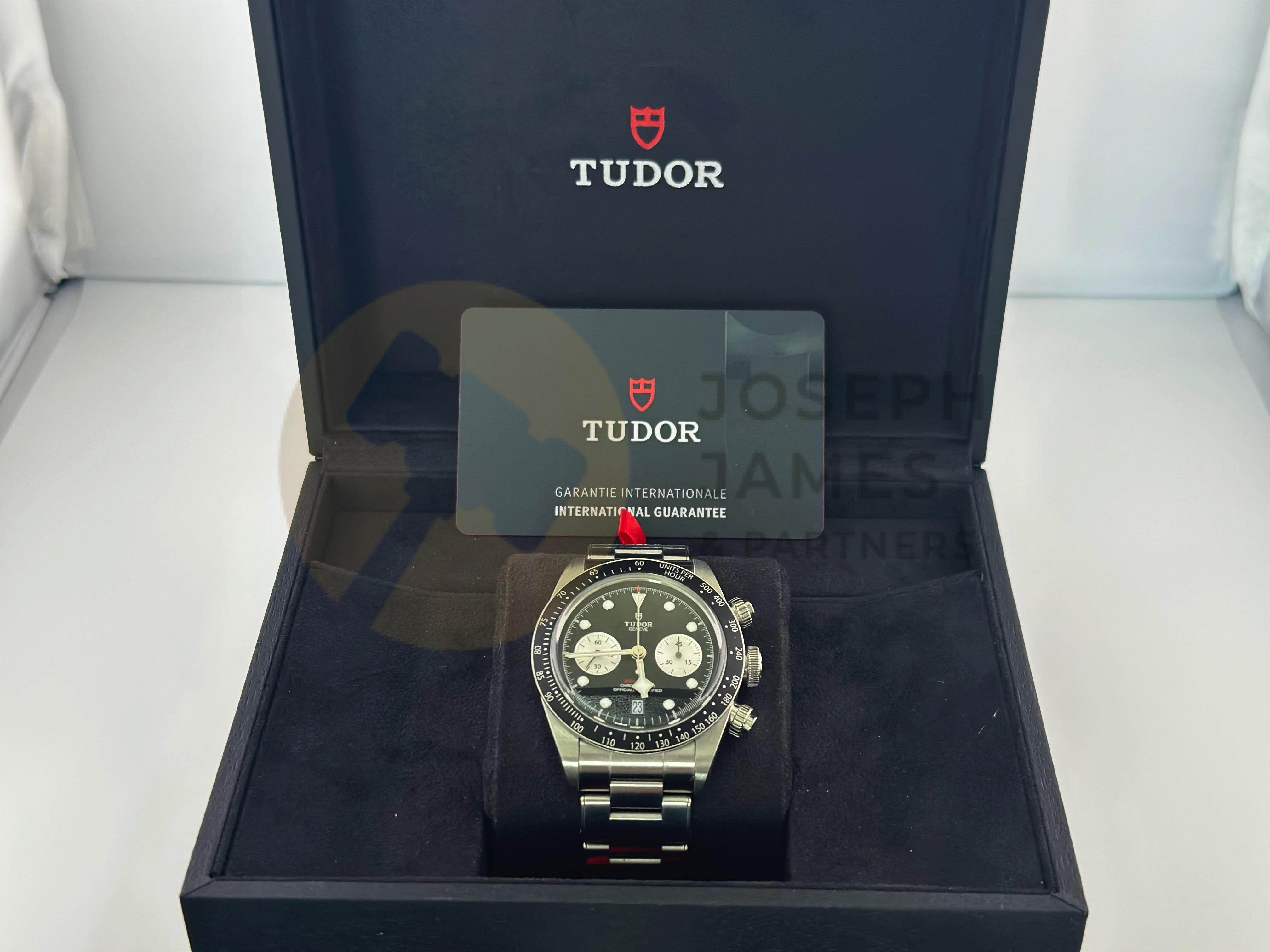 TUDOR BLACK BAY CHRONO 41mm - ALL STEEL WITH BLACK DIAL (MAY 2022) SATIN FINISH - COMPLETE SET - Image 10 of 15