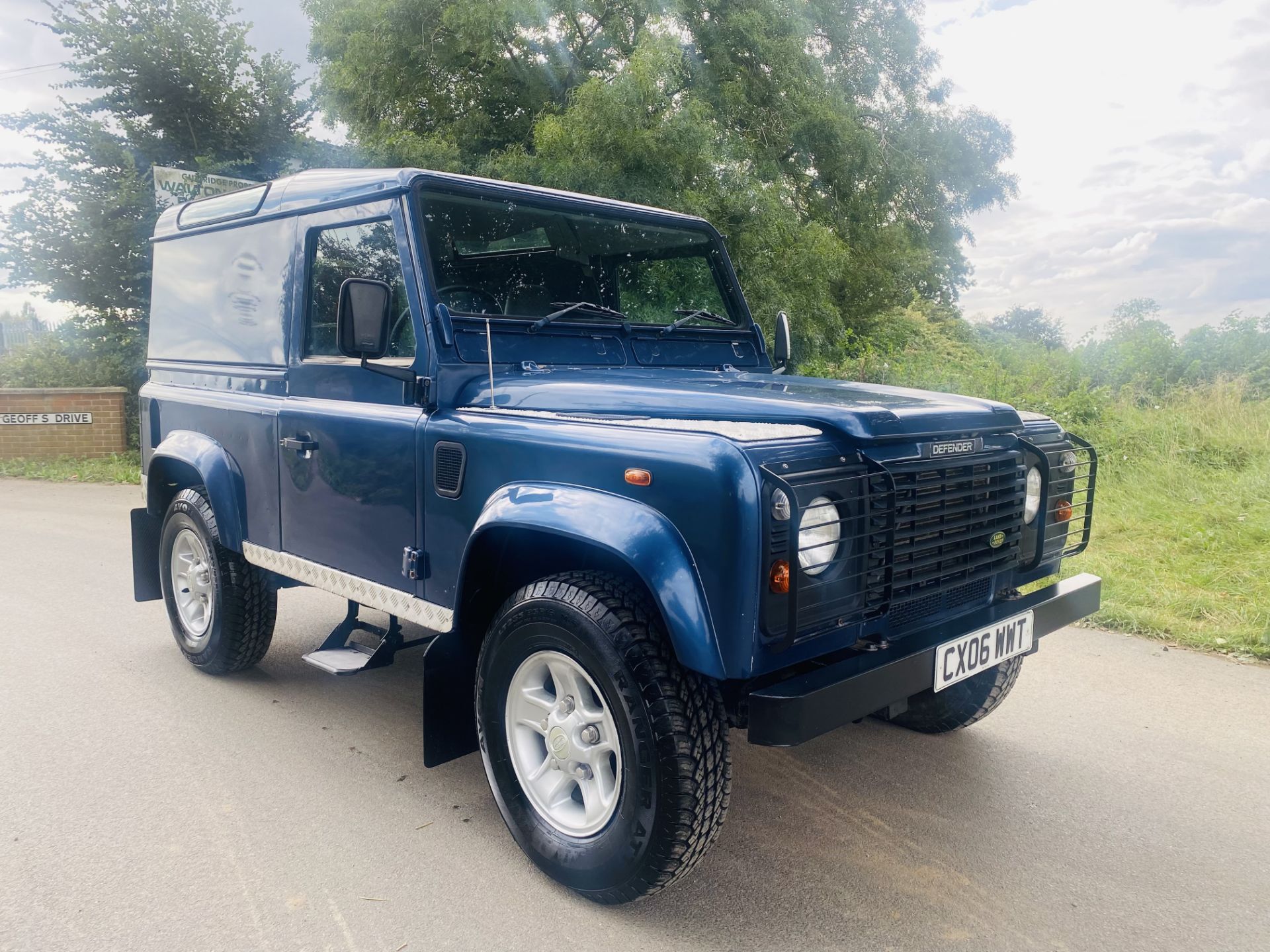 LANDROVER DEFENDER 90 "COUNTY"HARD TOP "TD5" 2.5 (06 REG) ONLY 78K MILES WITH HISTORY (NO VAT)