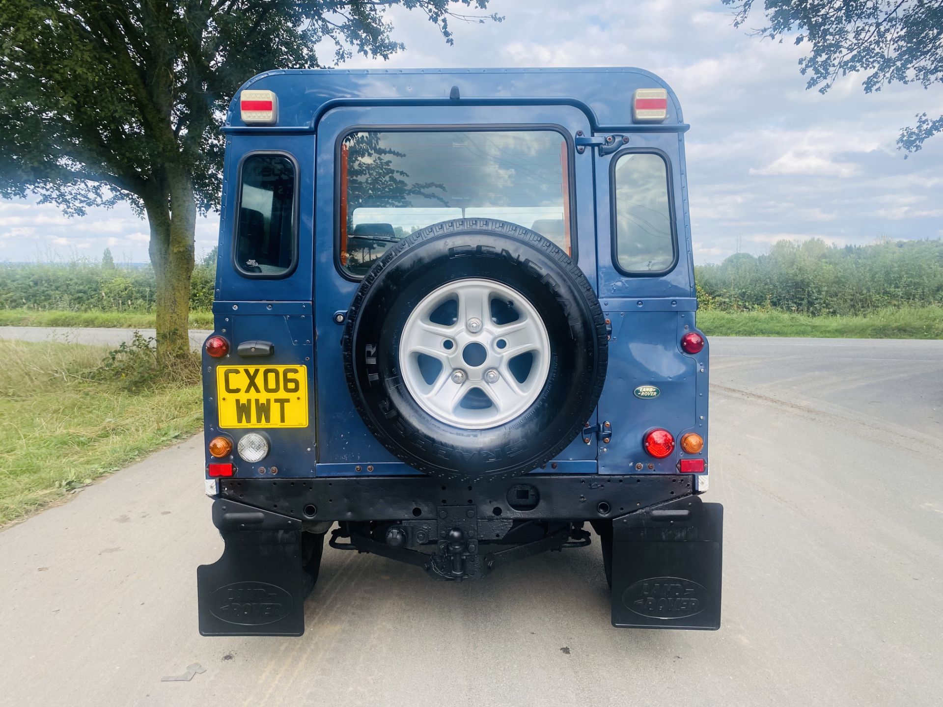 LANDROVER DEFENDER 90 "COUNTY"HARD TOP "TD5" 2.5 (06 REG) ONLY 78K MILES WITH HISTORY (NO VAT) - Image 7 of 25