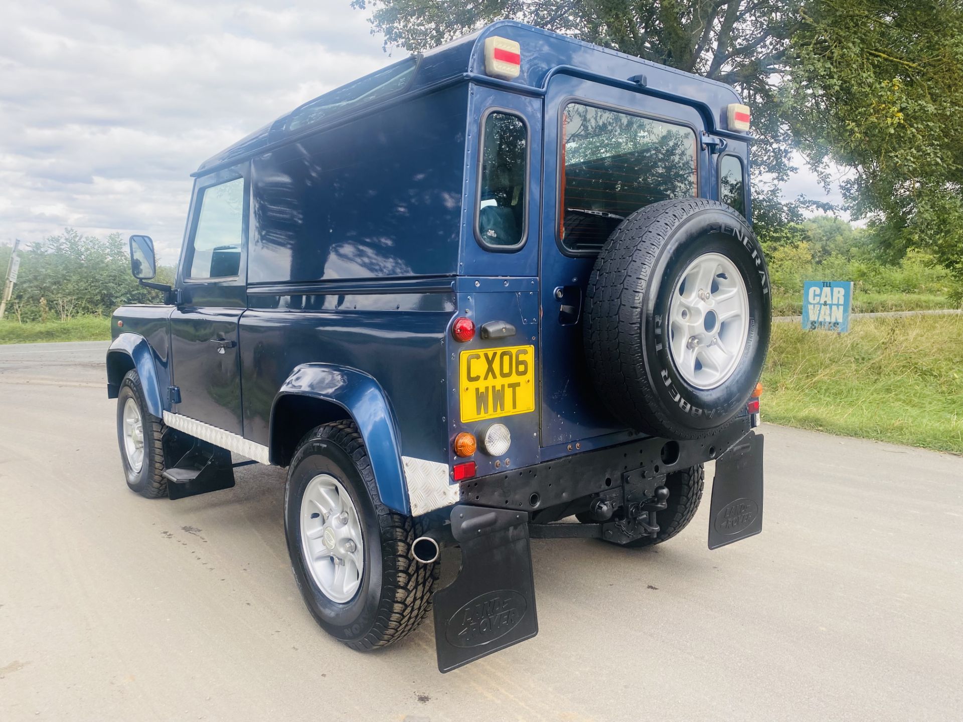 LANDROVER DEFENDER 90 "COUNTY"HARD TOP "TD5" 2.5 (06 REG) ONLY 78K MILES WITH HISTORY (NO VAT) - Image 9 of 25