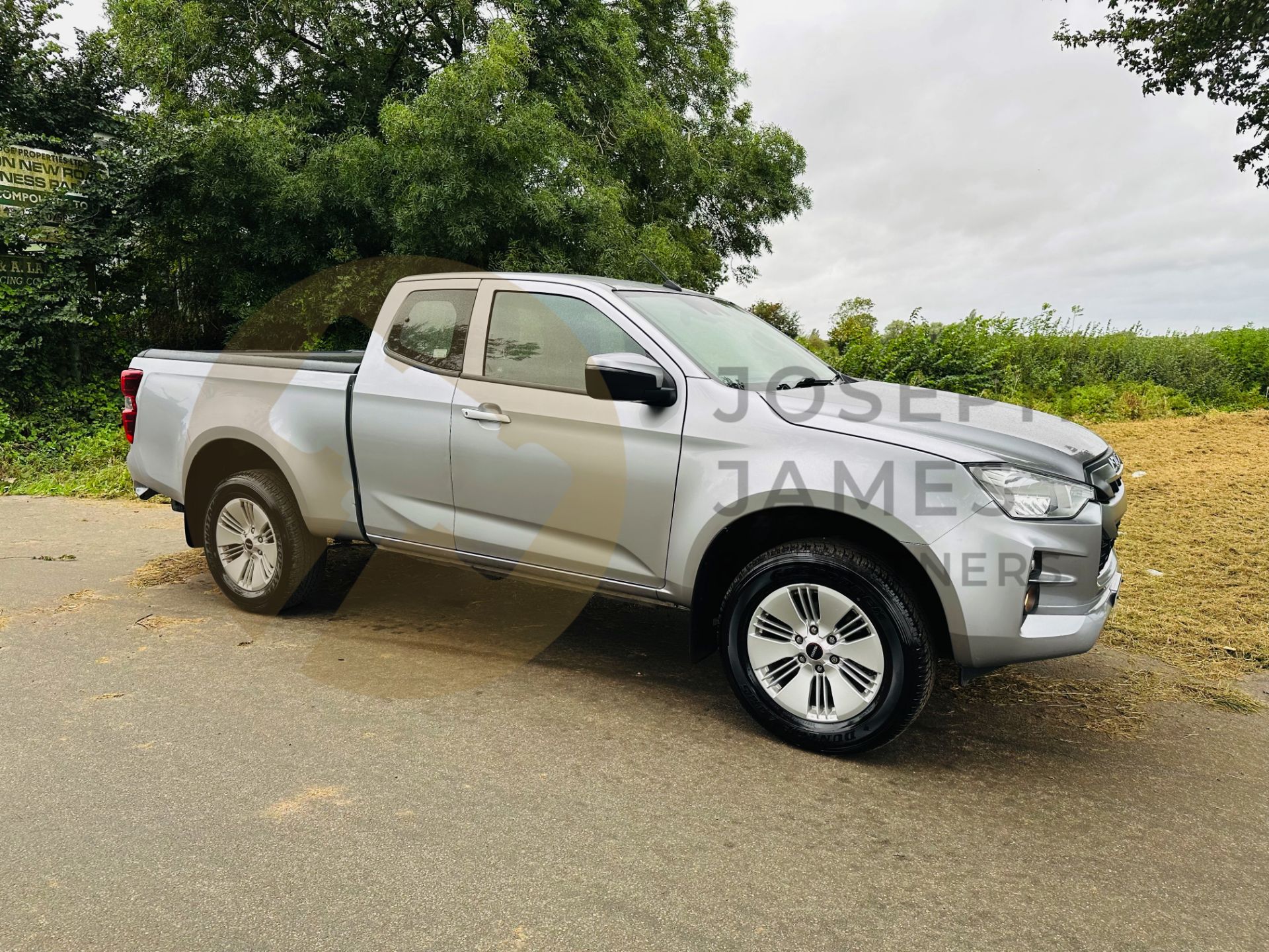 ISUZU D-MAX *SUPER CAB PICK-UP* (2021 - FACELIFT MODEL) 1.9 TURBO DIESEL 'EURO 6' *1 OWNER FROM NEW*