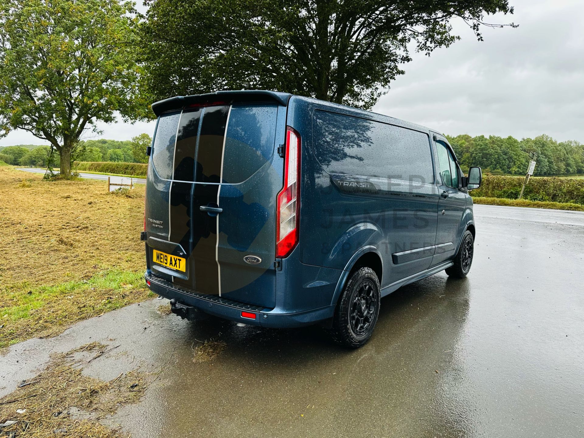 (ON SALE) FORD TRANSIT CUSTOM *SPORT EDITION* (19 REG - FACELIFT MODEL) 2.0 TDCI*170 BHP* - LEATHER - Image 15 of 35