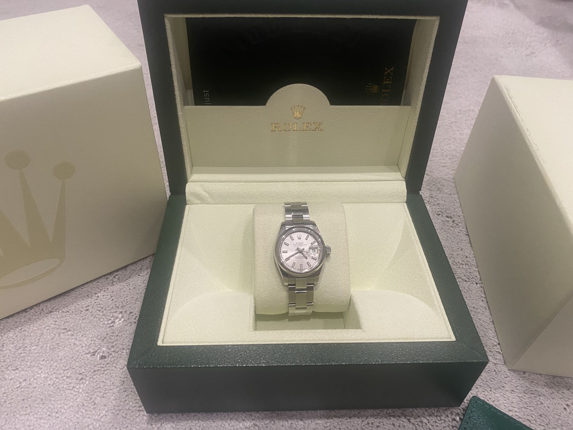 (ON SALE) ROLEX OYSTER PERPETUAL "DATEJUST" NOVEMBER 2017 *SILVER DIAL* WITH BOX AND WARRANTY CARD - Image 6 of 10