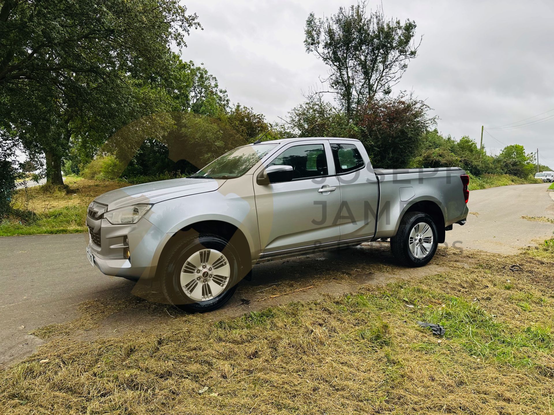 ISUZU D-MAX *SUPER CAB PICK-UP* (2021 - FACELIFT MODEL) 1.9 TURBO DIESEL 'EURO 6' *1 OWNER FROM NEW* - Image 5 of 36