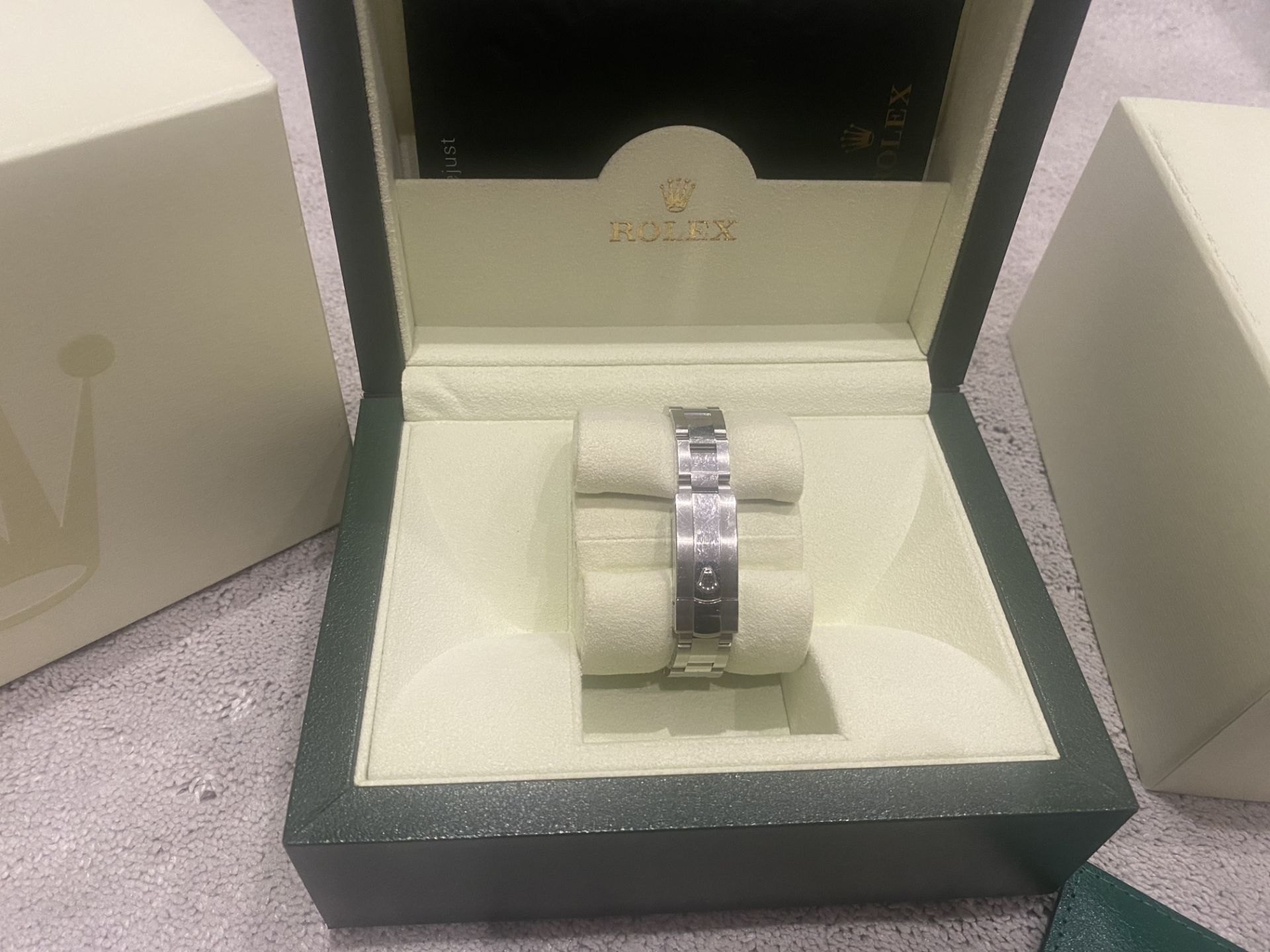 (ON SALE) ROLEX OYSTER PERPETUAL "DATEJUST" NOVEMBER 2017 *SILVER DIAL* WITH BOX AND WARRANTY CARD - Image 7 of 10