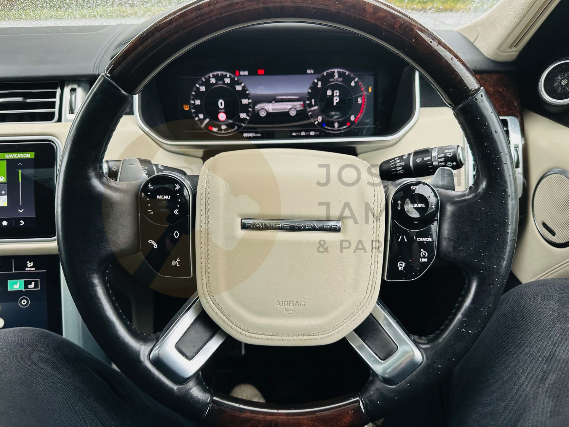 (ON SALE) LAND ROVER RANGE ROVER 3.0 SDV6 *AUTOBIOGRAPHY* (2021 MODEL) AUTO -*HUGE SPEC* - *NO VAT!* - Image 24 of 31