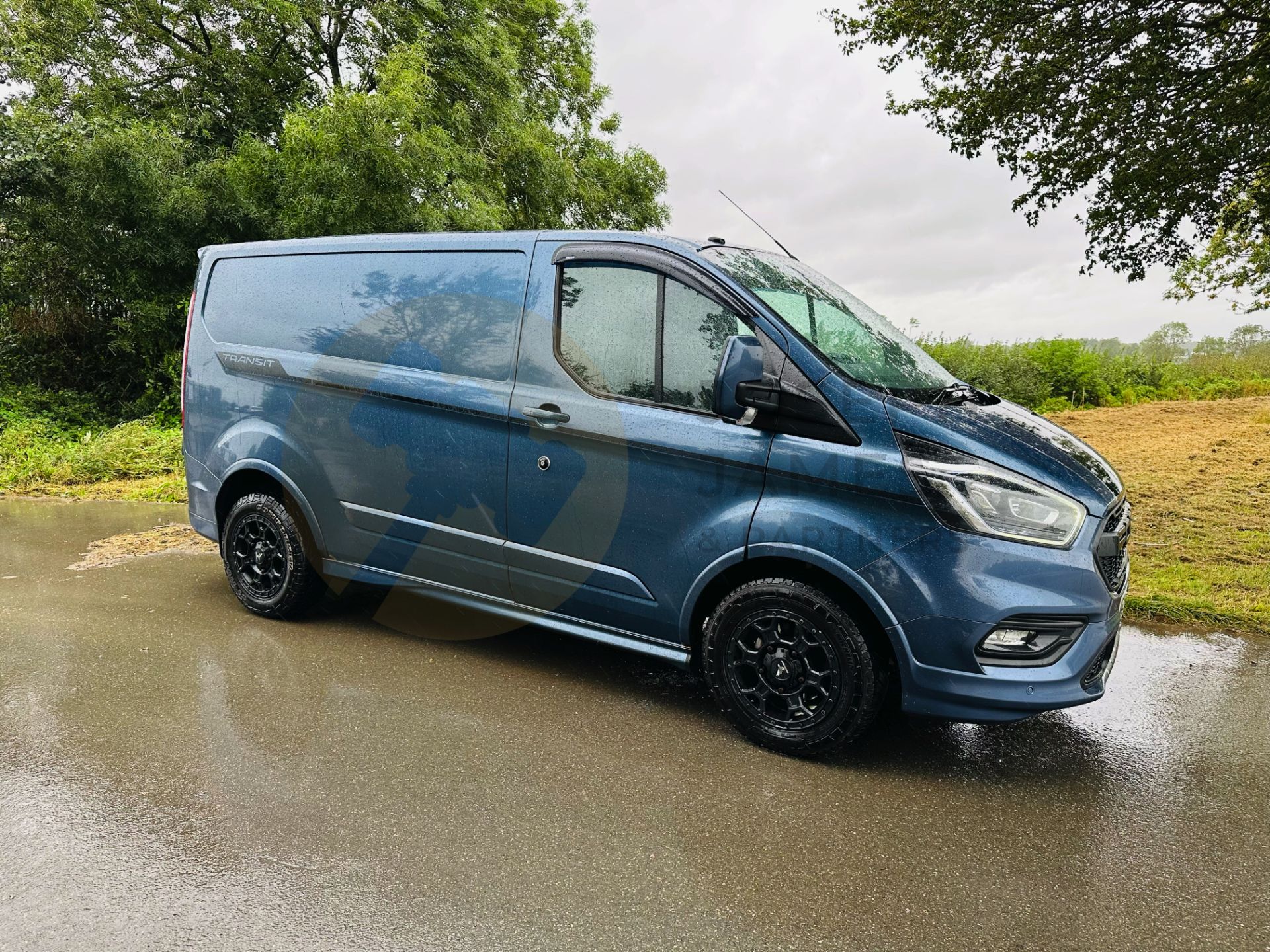 (ON SALE) FORD TRANSIT CUSTOM *SPORT EDITION* (19 REG - FACELIFT MODEL) 2.0 TDCI*170 BHP* - LEATHER - Image 2 of 35