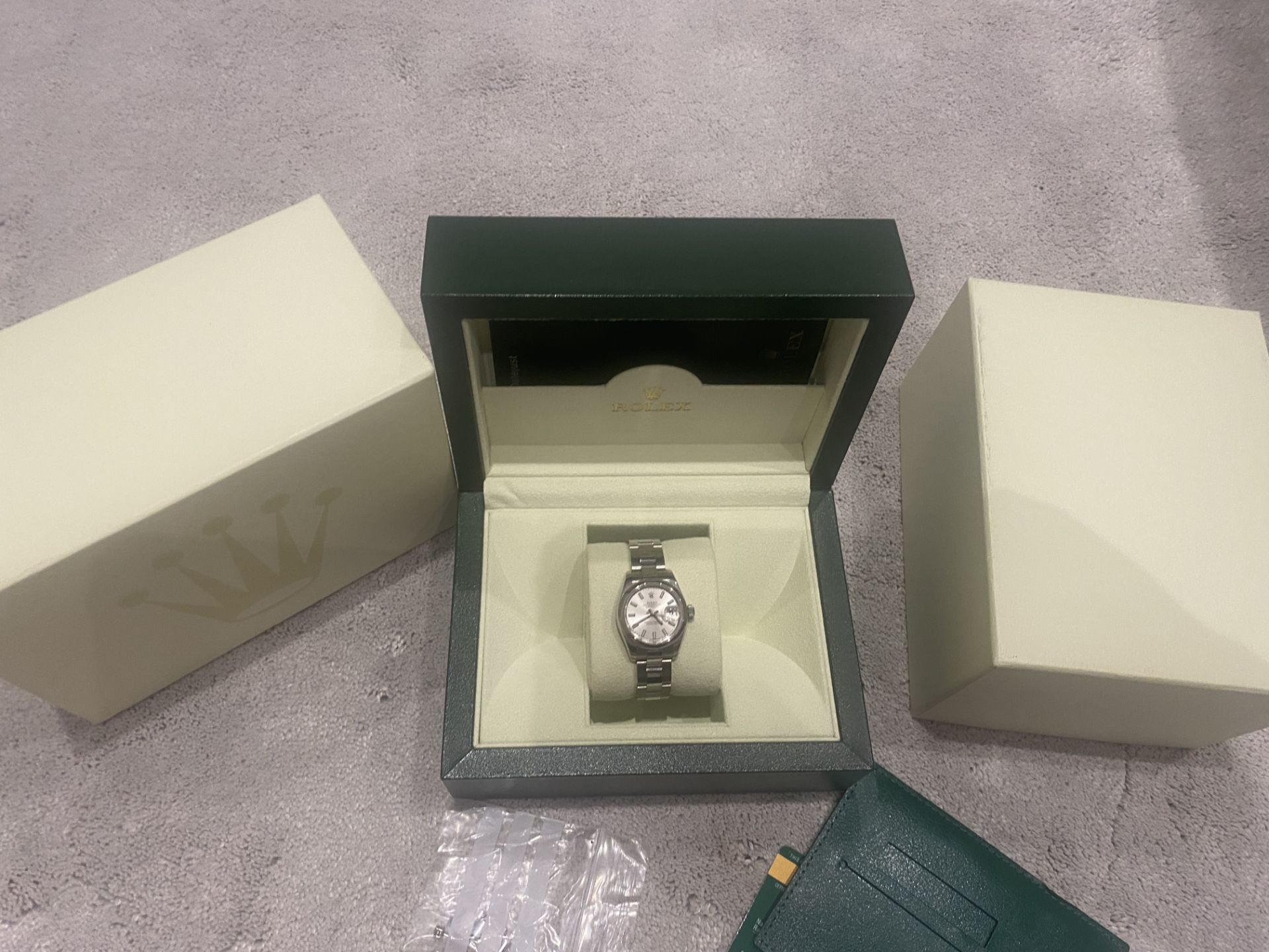 (ON SALE) ROLEX OYSTER PERPETUAL "DATEJUST" NOVEMBER 2017 *SILVER DIAL* WITH BOX AND WARRANTY CARD - Image 8 of 10