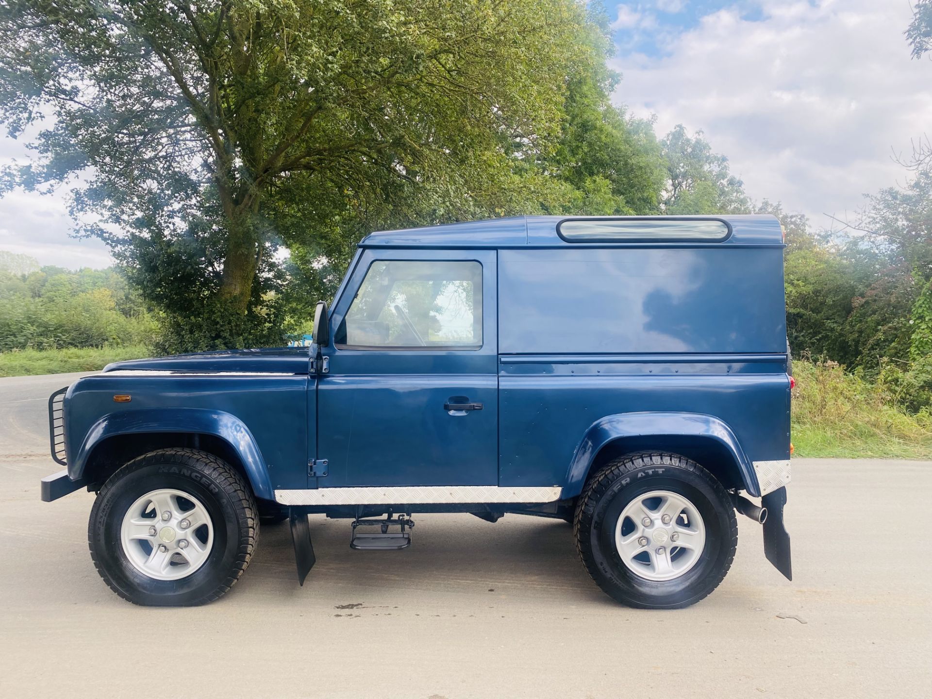 LANDROVER DEFENDER 90 "COUNTY"HARD TOP "TD5" 2.5 (06 REG) ONLY 78K MILES WITH HISTORY (NO VAT) - Image 8 of 25