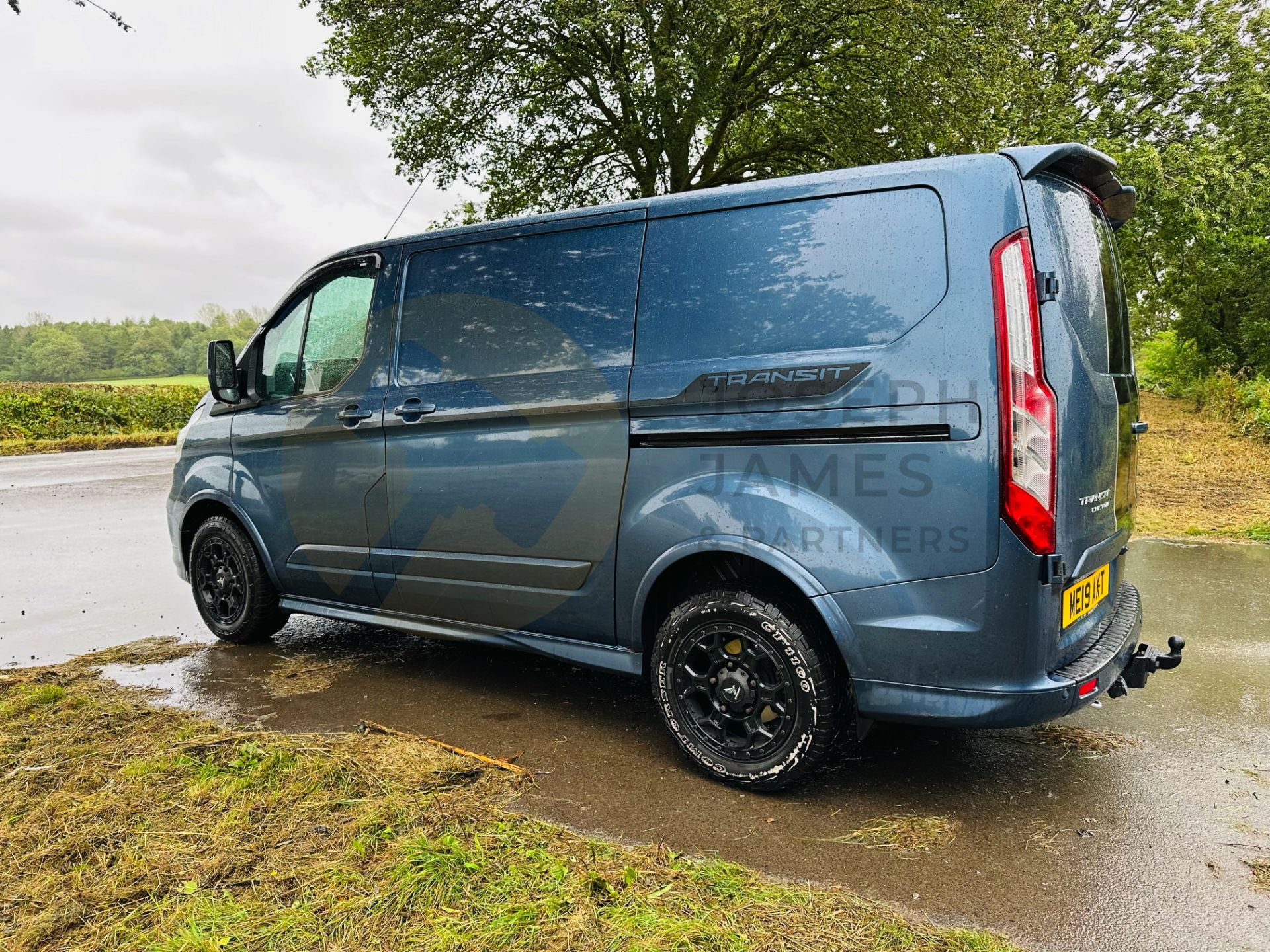 (ON SALE) FORD TRANSIT CUSTOM *SPORT EDITION* (19 REG - FACELIFT MODEL) 2.0 TDCI*170 BHP* - LEATHER - Image 10 of 35