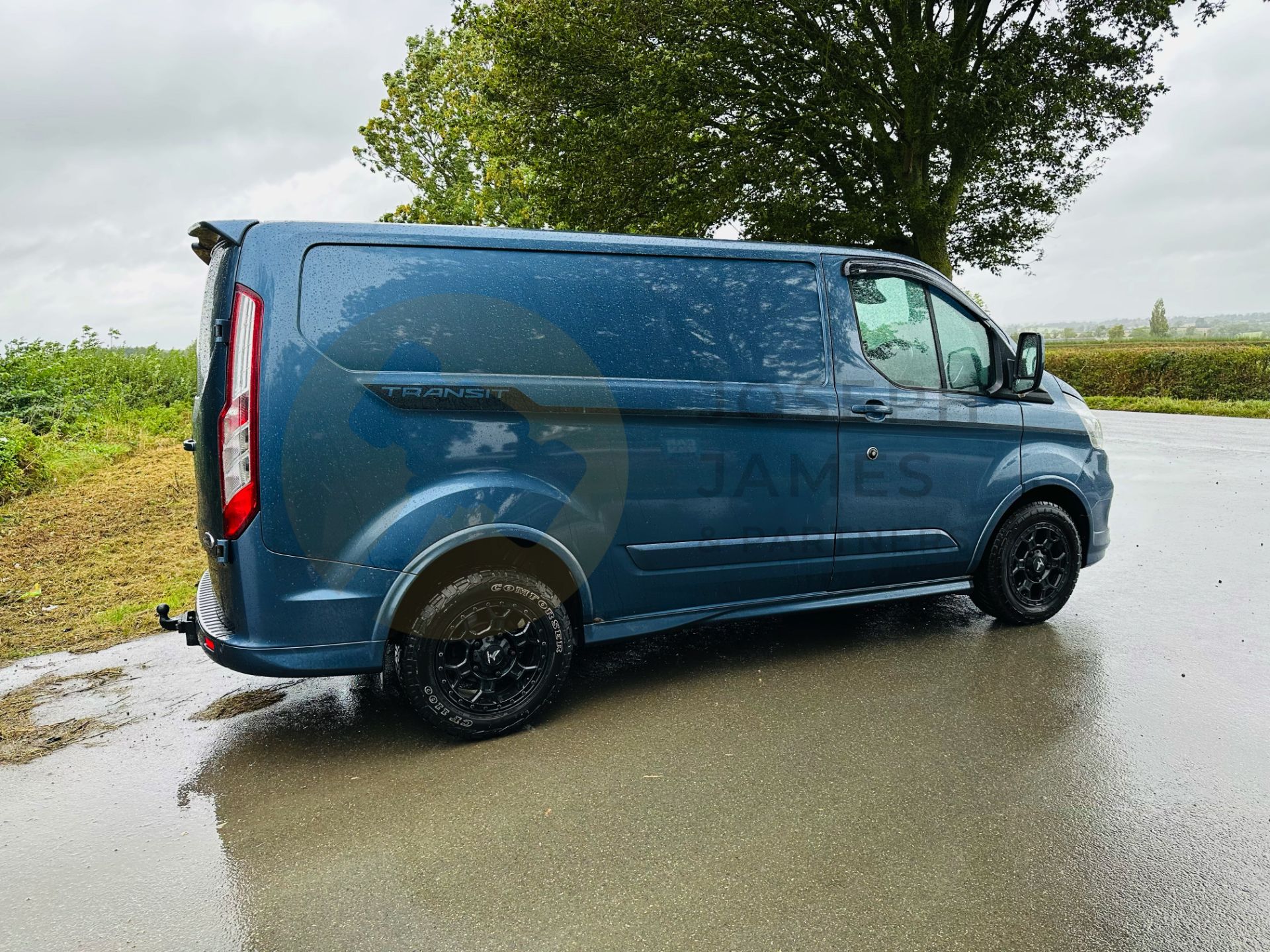 (ON SALE) FORD TRANSIT CUSTOM *SPORT EDITION* (19 REG - FACELIFT MODEL) 2.0 TDCI*170 BHP* - LEATHER - Image 16 of 35