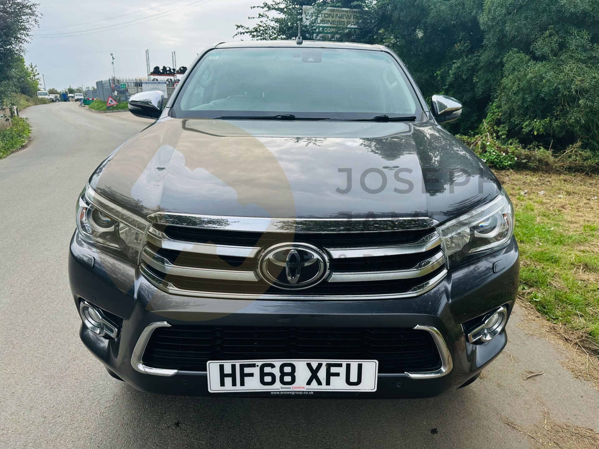 TOYOTA HILUX *INVINCIBLE X* DOUBLE CAB PICK-UP (2019 - EURO 6) D-4D - AUTO STOP/START *MEGA SPEC* - Image 3 of 37