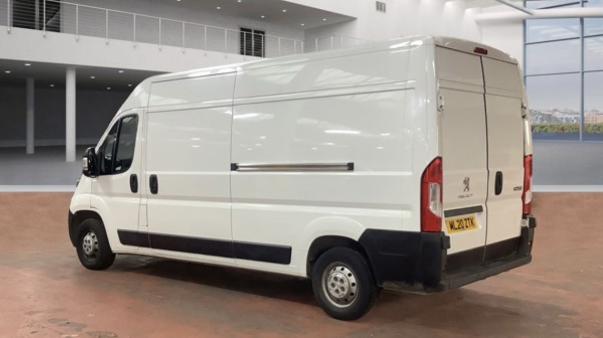 (ON SALE) PEUGEOT BOXER 2.2 "BLUE-HDI PROFESSIONAL "LONG WHEEL BASE" 20 REG - FSH- AIR CON - Image 4 of 12