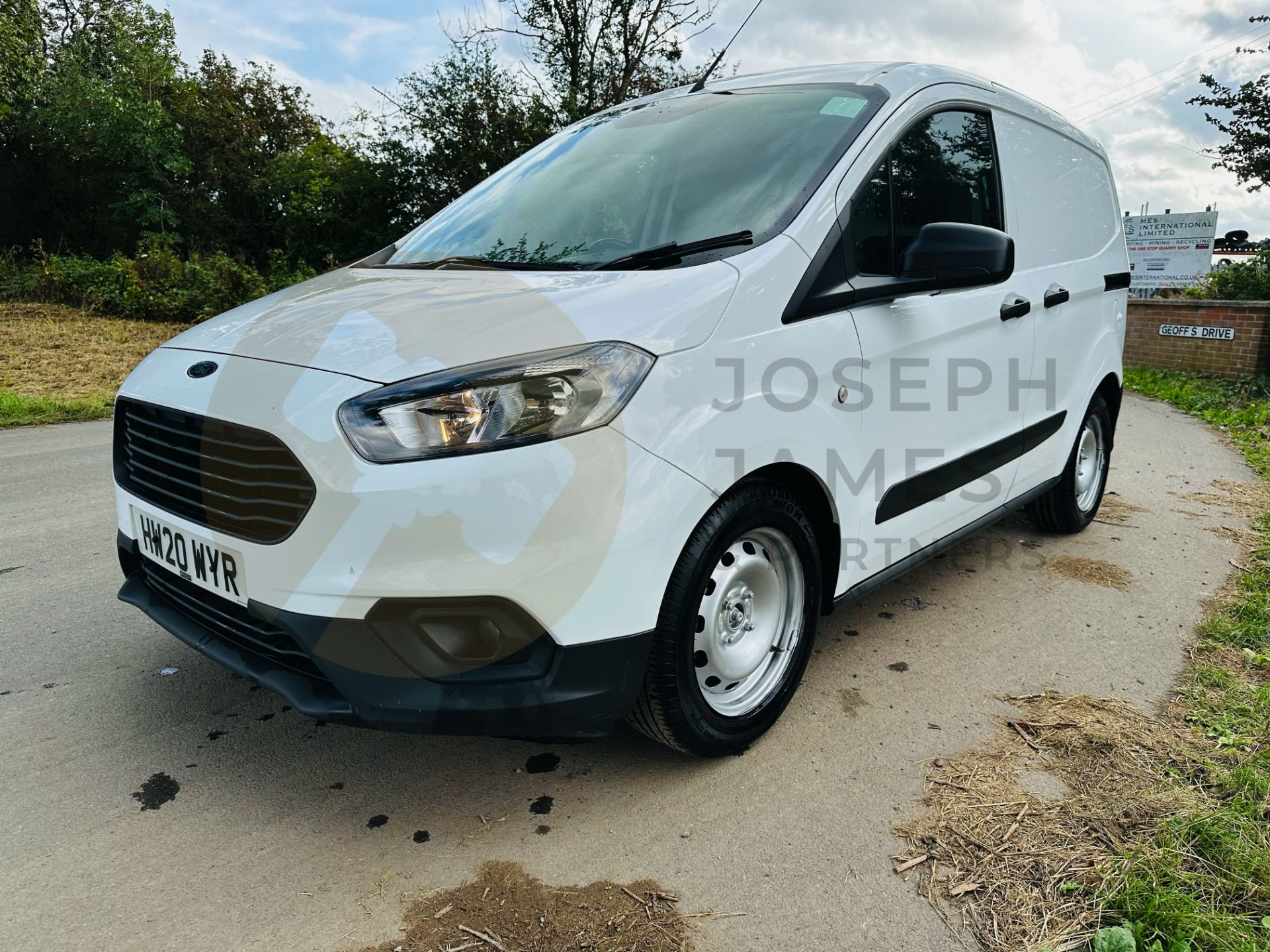 (ON SALE) FORD TRANSIT COURIER *LCV - PANEL VAN* (2020 - NEW FACELIFT MODEL) 1.5 TDCI *EURO 6* - Image 4 of 29