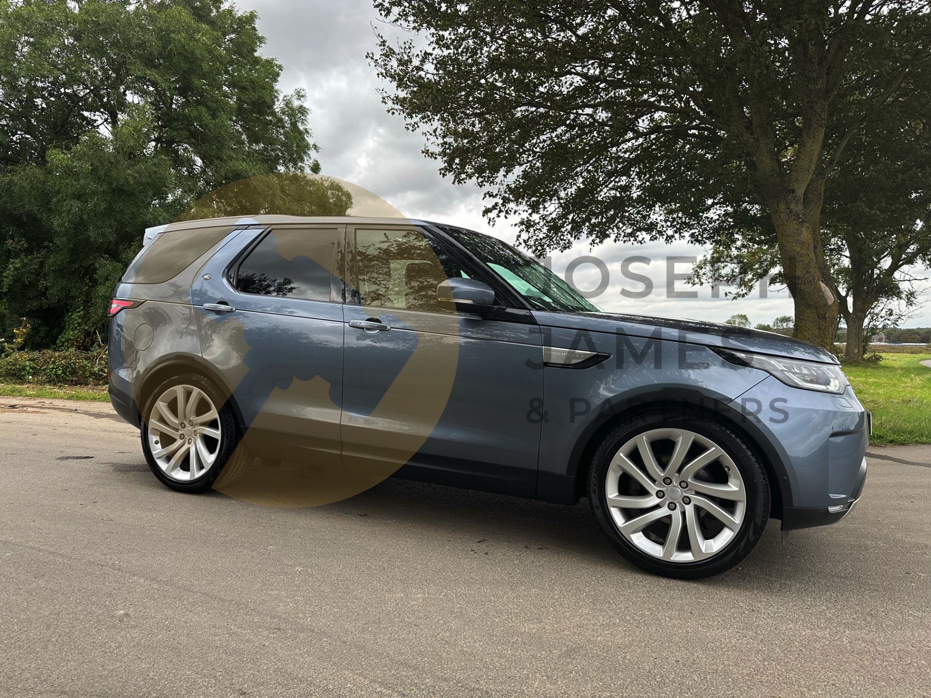 (ON SALE) LAND ROVER DISCOVERY 5 *HSE LUXURY* 7 SEATER SUV (2018 - FACELIFT MODEL) (LOW MILEAGE)
