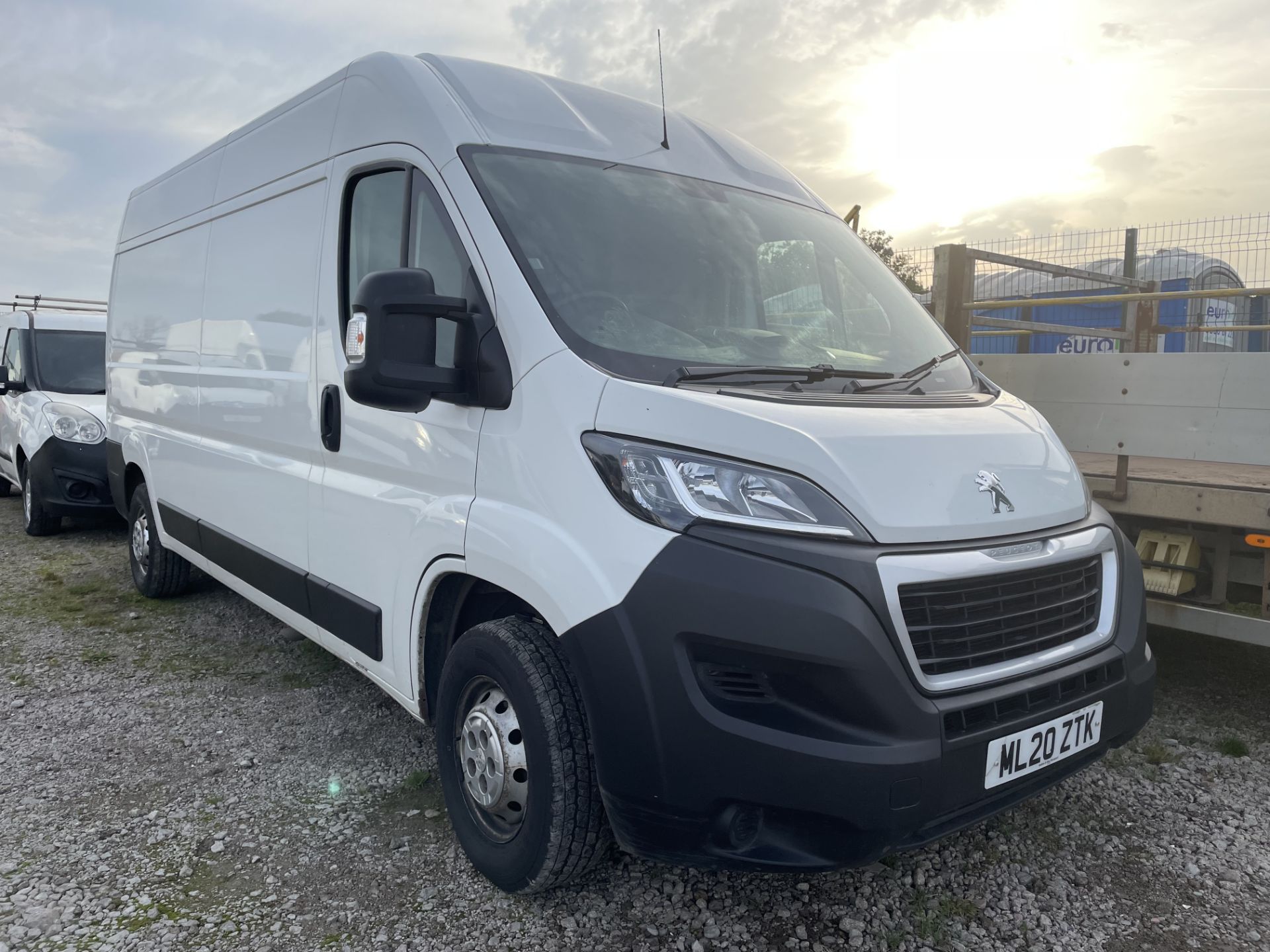 (ON SALE) PEUGEOT BOXER 2.2 "BLUE-HDI PROFESSIONAL "LONG WHEEL BASE" 20 REG - FSH- AIR CON - Image 2 of 12