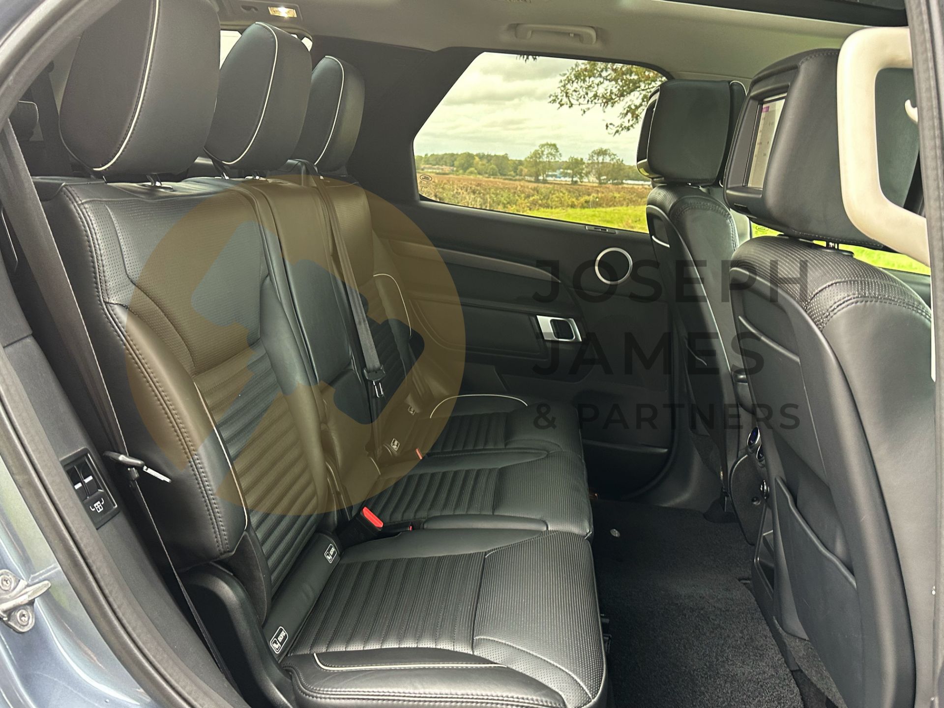 (ON SALE) LAND ROVER DISCOVERY 5 *HSE LUXURY* 7 SEATER SUV (2018 - FACELIFT MODEL) (LOW MILEAGE) - Image 35 of 66